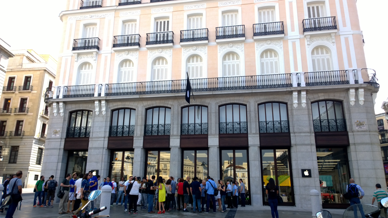 Illustration for article titled Así es el nuevo Apple Store de la Puerta del Sol de Madrid